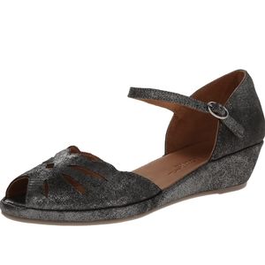 Kenneth Cole Gentle Souls Lily Moon Wedge Graphite
